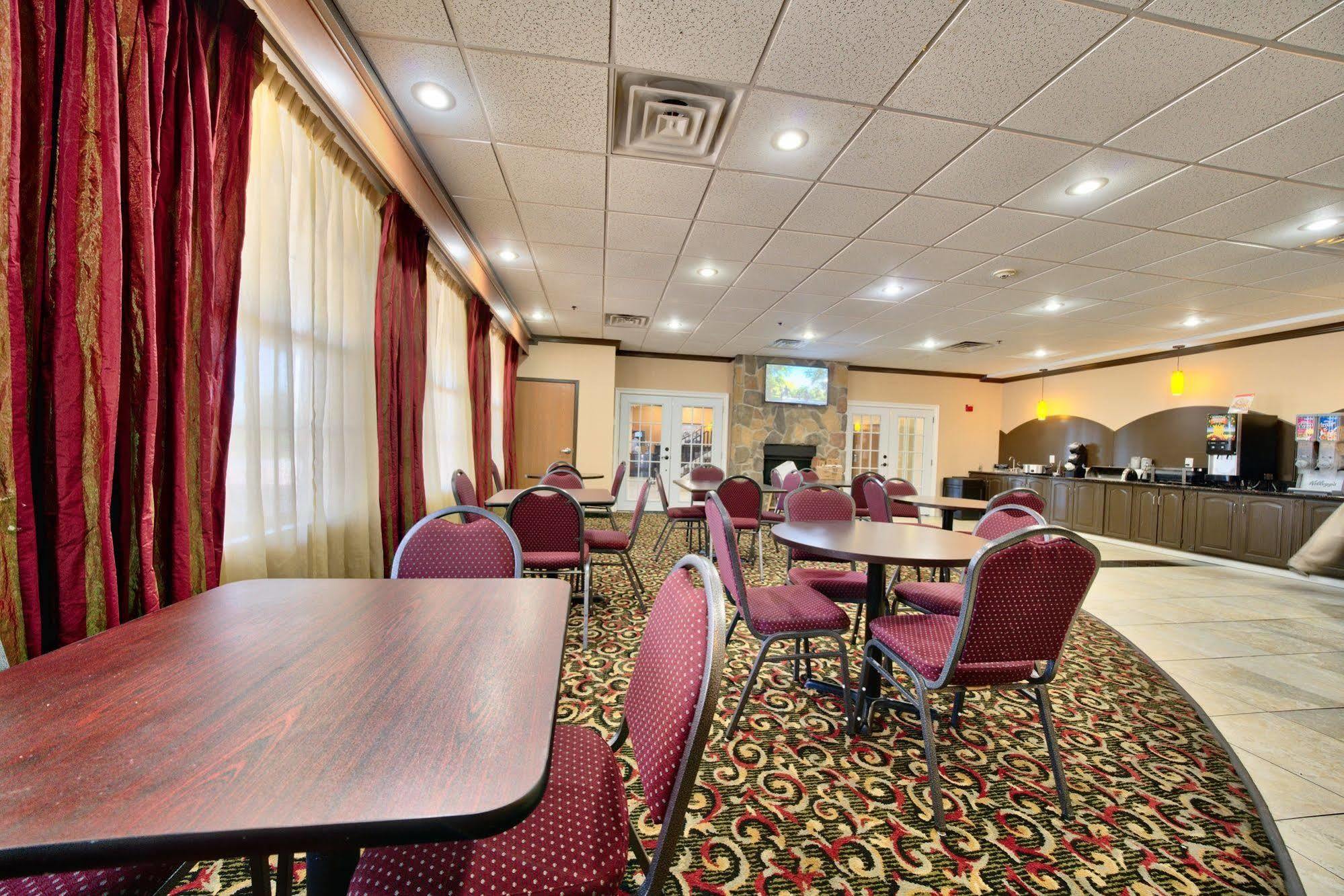 Comfort Inn & Suites Lubbock Exterior photo